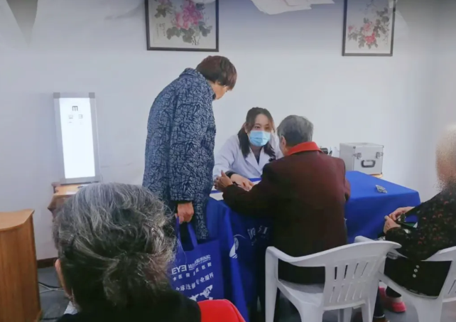 光明暖夕陽(yáng) 義診護(hù)安康 —— 鎮(zhèn)江康復(fù)眼科醫(yī)院走進(jìn)中鼎江濱新村居家養(yǎng)老服務(wù)中心