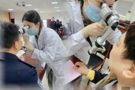 眼科義診暖警心，醫(yī)心護(hù)航國(guó)門(mén)安丨我院攜手江蘇銀行赴市邊防出入境管理局義診