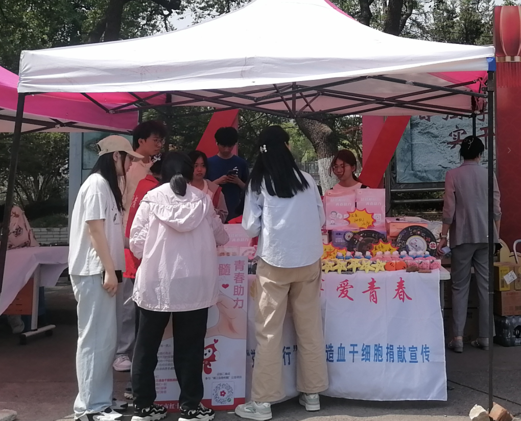 “買一份溫暖，換一個(gè)清晰視界”丨康復(fù)眼科大學(xué)紅十字義賣點(diǎn)亮愛(ài)心與光明